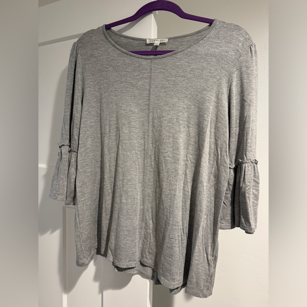 Cute gray shirt, flowy ruffle sleeve detail